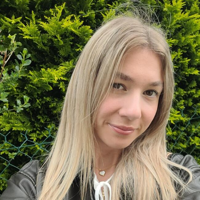 Babysitter in Oncy-sur-École: Eva