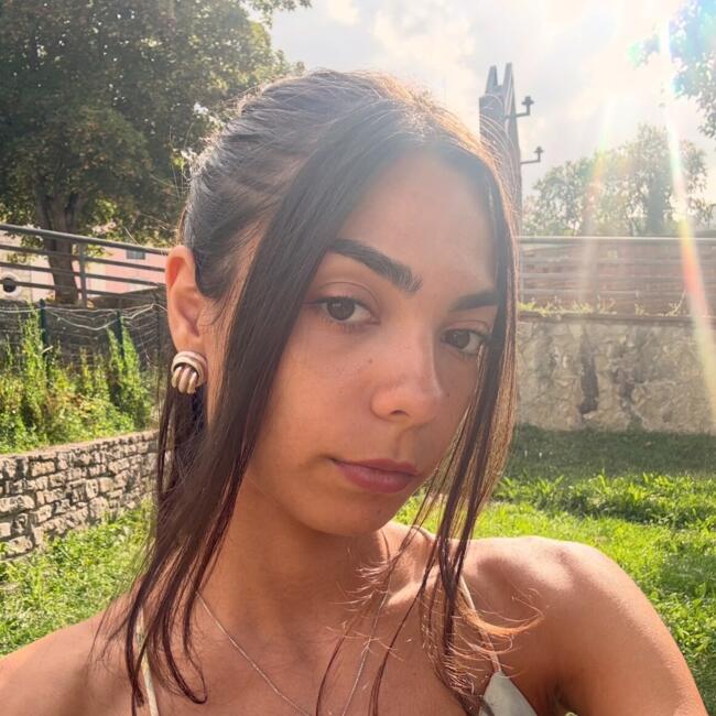 Babysitter in Rome: Laura