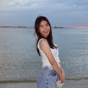 Babysitter in Singapore: Averie