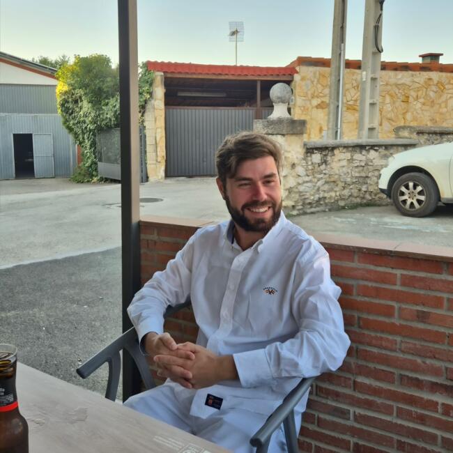 Babysitter in Matiena: Adridunax