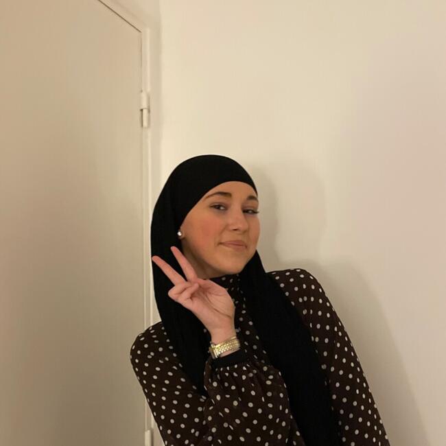 Babysitter in Blois: Nour