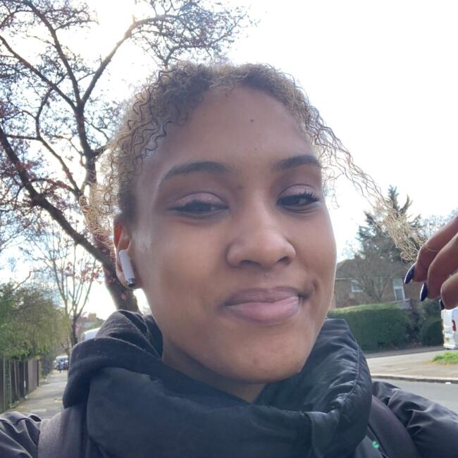 Babysitter in London: Yasmin