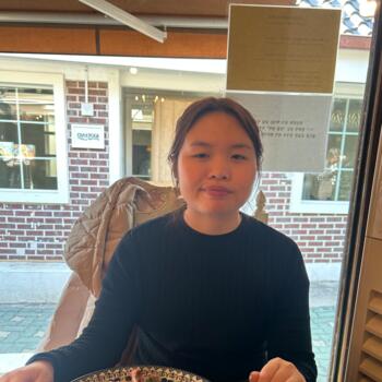Babysitter in Singapore Island: Kelly