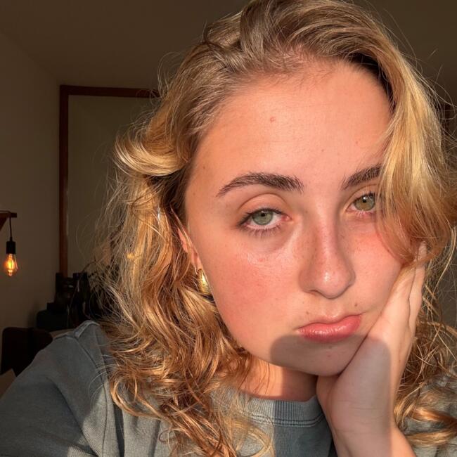 Babysitter in Mont-Saint-Aignan: Lou