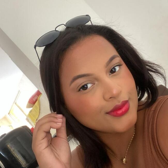 Babysitter in São Luís: Larissa