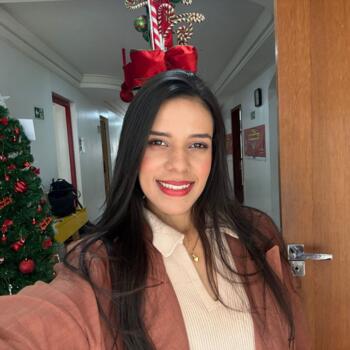 Babysitter Brasília: Miriã