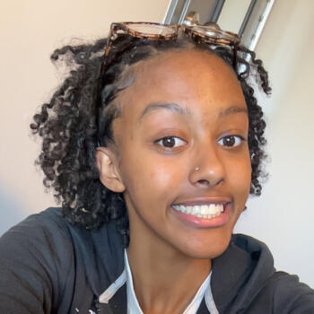 Babysitter in Grand-Lancy: Yasmine