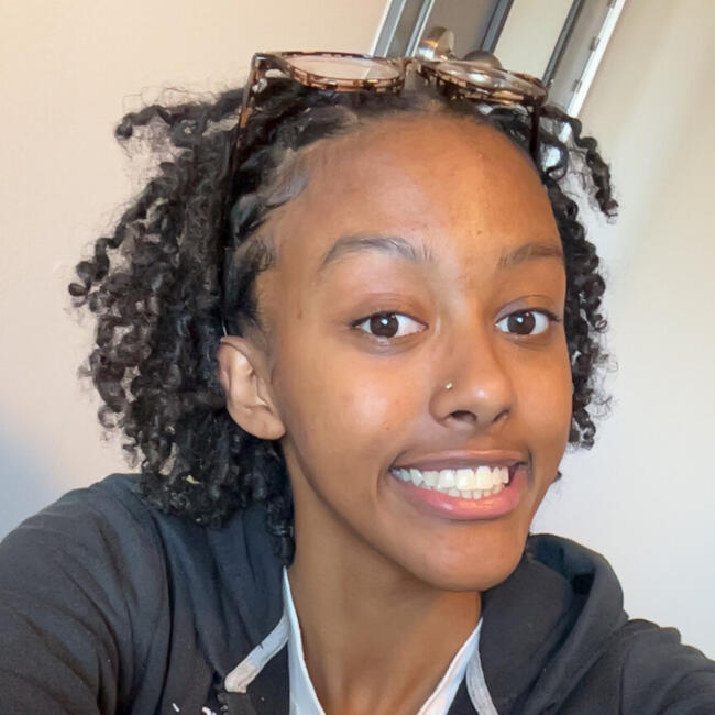 Babysitter in Grand-Lancy: Yasmine