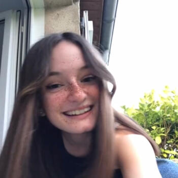 Baby-sitter in Niort: Eva