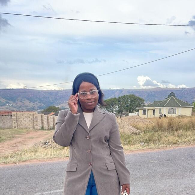 Babysitter in KwaNgendezi: Hlengiwe