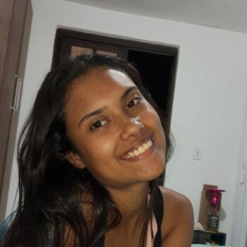 Babysitter in São Sebastião: Karolaine