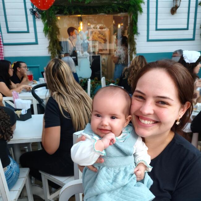 Emprego de babá em Curitiba: Bianca