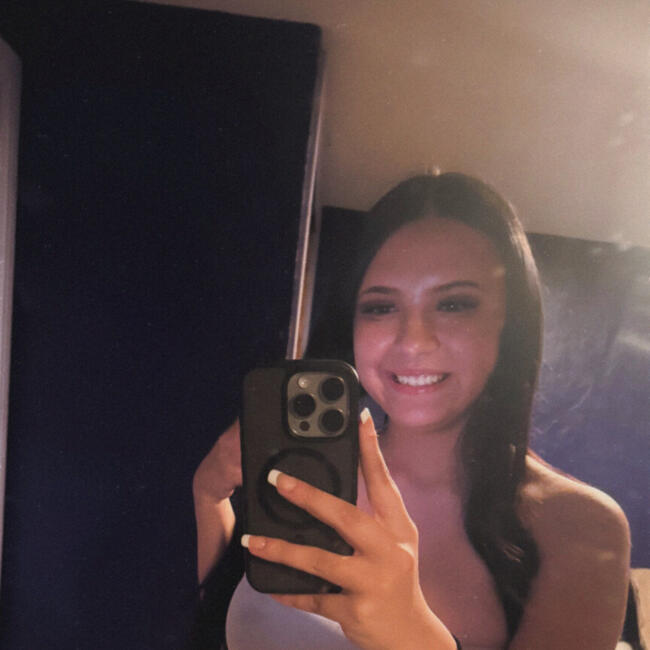 Babysitter in Fairview Heights: Anna