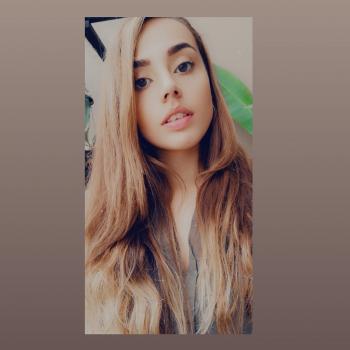 Niñera Mora: Andrea