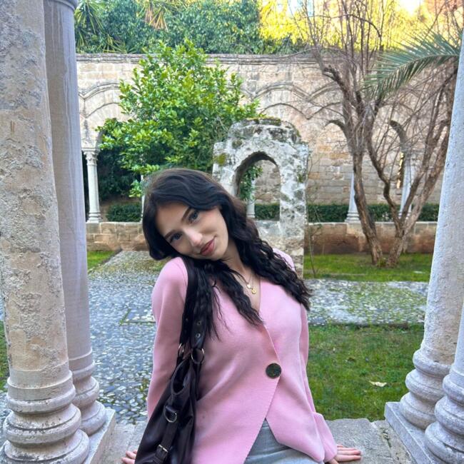 Babysitter in Villejuif: Isadora