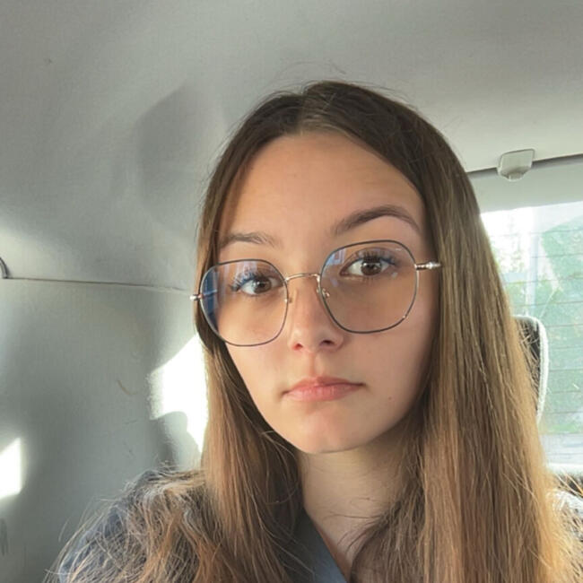 Babysitter in Lailly-en-Val: Ella