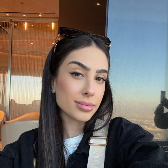 وظيفة جليسة أطفال في Jazīrat Abū Z̧aby: Naty