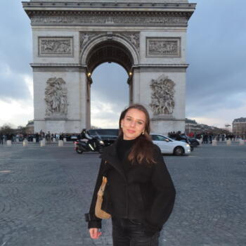 Babysitter in Tours: Calliane