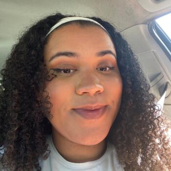 Babysitter Guimarães: Evilym