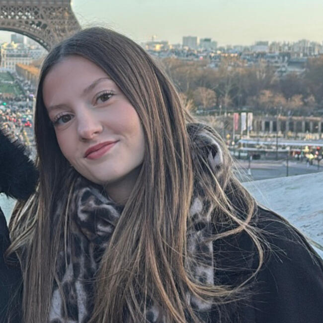 Babysitter in Chevry-Cossigny: Lana