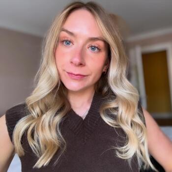Babysitter Weybridge: Olivia