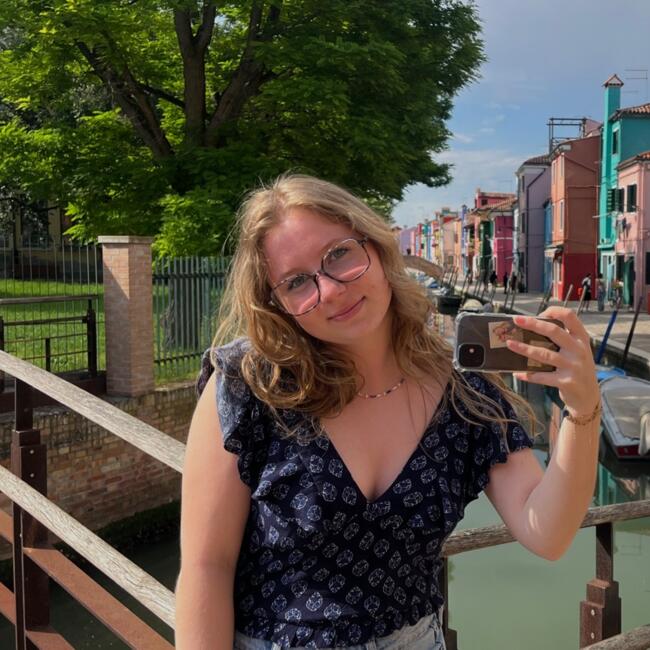 Babysitter in Billère: Nell