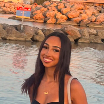 Babysitter in Beaucaire: Amel