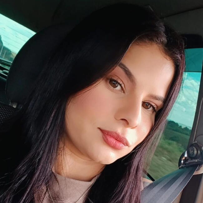 Babysitter in Três Pontas: Thaysa