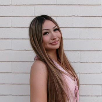Babysitter in Woodlake: Valerie