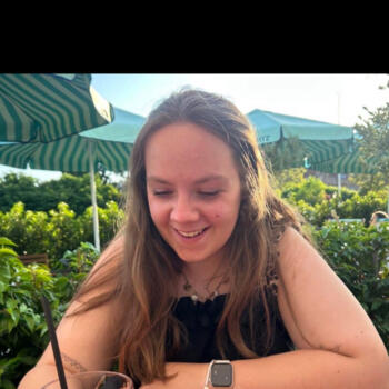 Babysitter in Oostkamp: Hayley