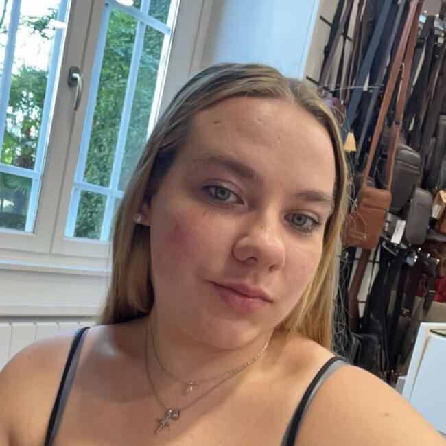 Babysitter in Castetbon: Melanie