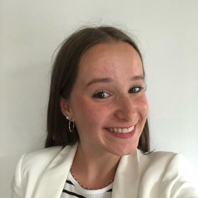 Babysitter in Saint-Gildas-des-Bois: Laly