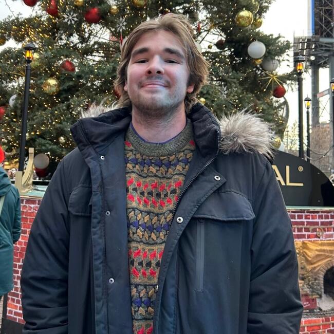 Babysitter in Waterloo: Logan