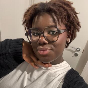 Babysitter in Saint-Ghislain: Kayla