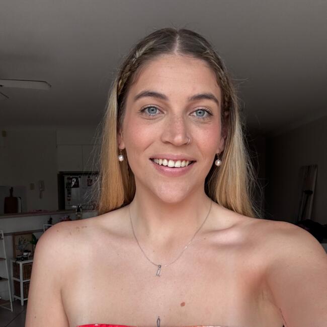 Babysitter in Gold Coast: Leah