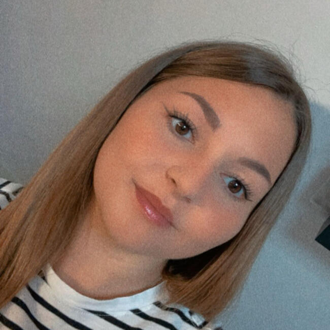 Babysitter in Mont-Saint-Aignan: Eva