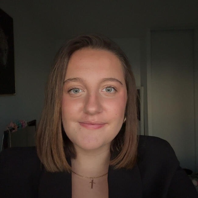 Babysitter in Saint-Alban-du-Rhône: Maeva