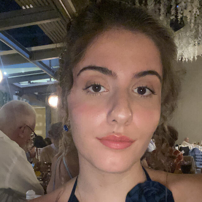 Babysitter in Tavros: Christina Karagianni