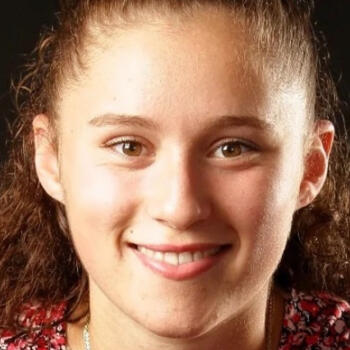 Babysitter in Seiches-sur-le-Loir: Julie