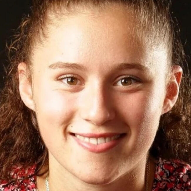 Babysitter in Seiches-sur-le-Loir: Julie