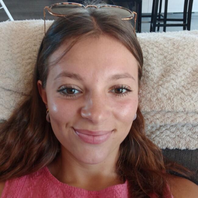 Babysitter in Rouen: Jade