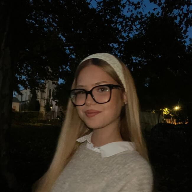 Babysitter in Marguerittes: Lucie