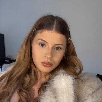 Babysitter in Banbury: Maya