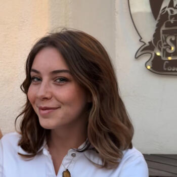 Babysitter in Martigues: Laura