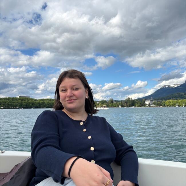 Babysitter in Chanceaux-sur-Choisille: Lola