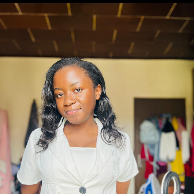 Baby-sitter in Longueuil: Divine