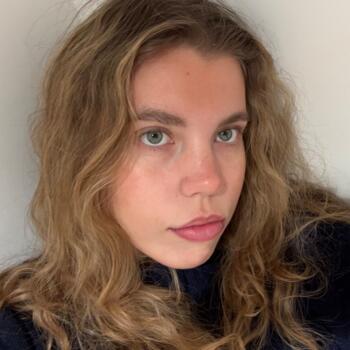 Babysitter in Paris: Alexa