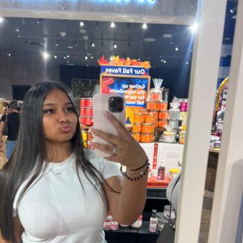 Babysitter in Borough of Queens: Ashley