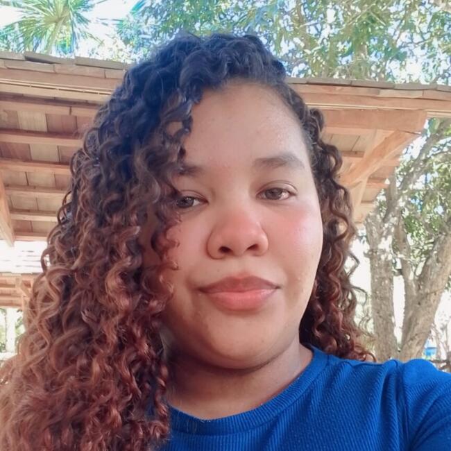 Babá em Manaus: Daniele Silva de Oliveira