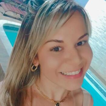 Babysitter in Delfim Moreira: Nayara
